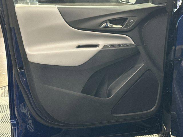 Photo of 2022 Blue Glow Metallic Chevrolet Equinox