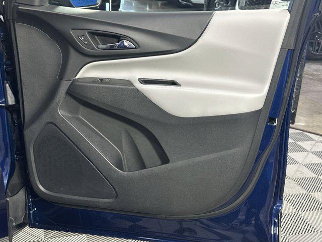 Photo of 2022 Blue Glow Metallic Chevrolet Equinox