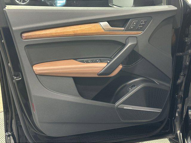 Photo of 2022 Mythos Black Metallic Audi Q5