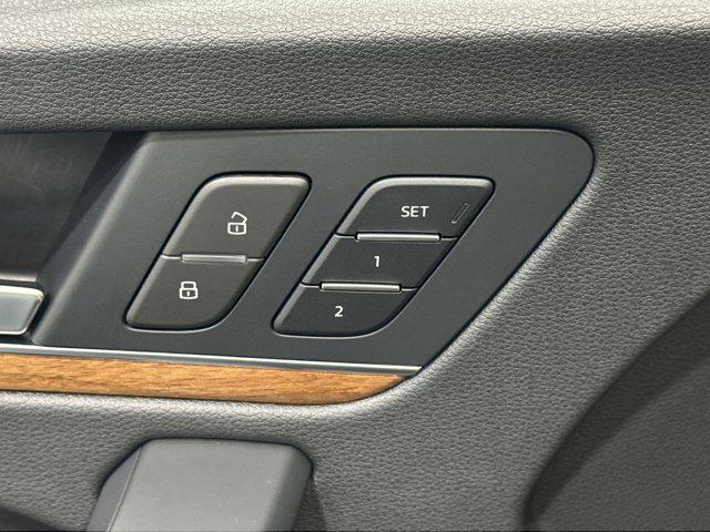 Photo of 2022 Mythos Black Metallic Audi Q5