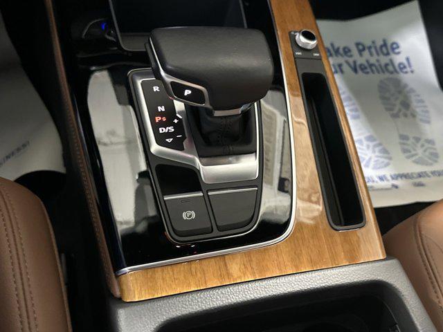 Photo of 2022 Mythos Black Metallic Audi Q5