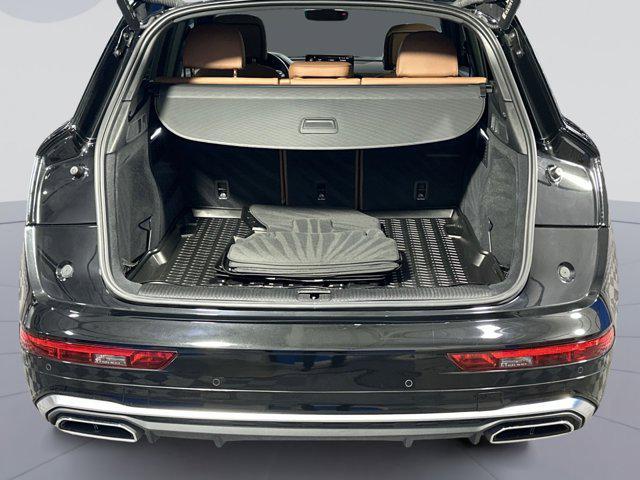 Photo of 2022 Mythos Black Metallic Audi Q5