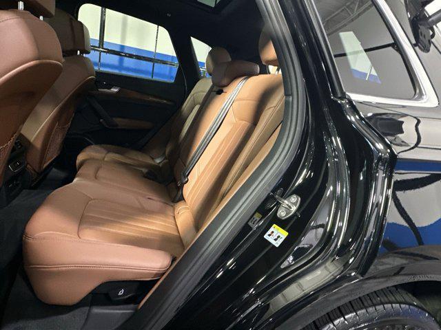 Photo of 2022 Mythos Black Metallic Audi Q5