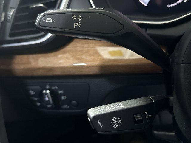 Photo of 2022 Mythos Black Metallic Audi Q5
