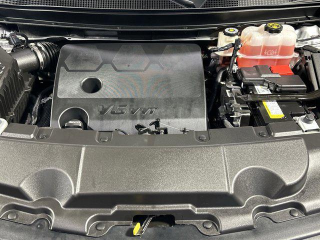 Photo of 2022 Silver Ice Metallic Chevrolet Traverse