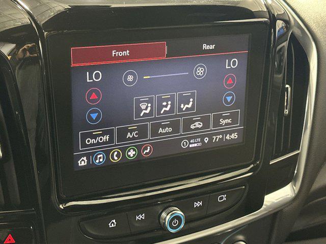 Photo of 2022 Silver Ice Metallic Chevrolet Traverse