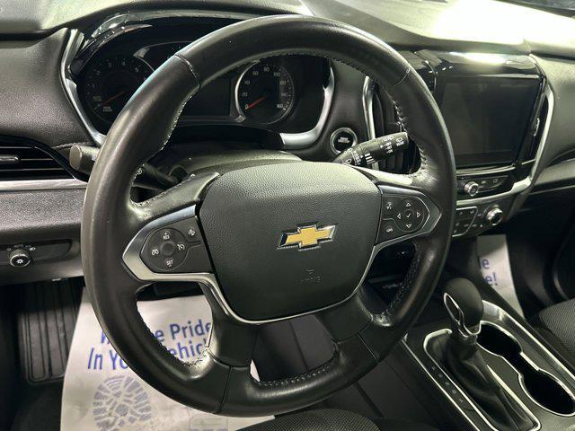 Photo of 2022 Silver Ice Metallic Chevrolet Traverse