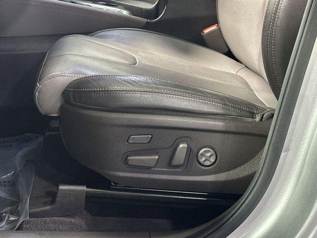 Photo of 2020 Shimmering Silver Pearl Hyundai SANTA FE