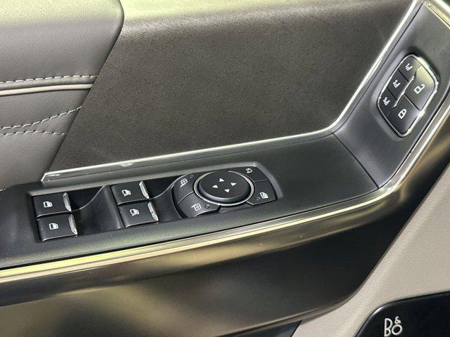 Photo of 2025 STAR WHITE METALLIC TRICOAT Ford F-150