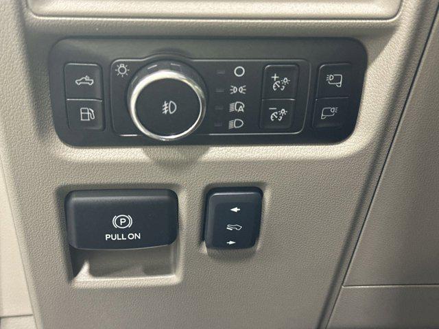 Photo of 2025 STAR WHITE METALLIC TRICOAT Ford F-150