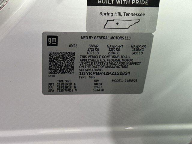 Photo of 2023 Crystal White Tricoat Cadillac XT6