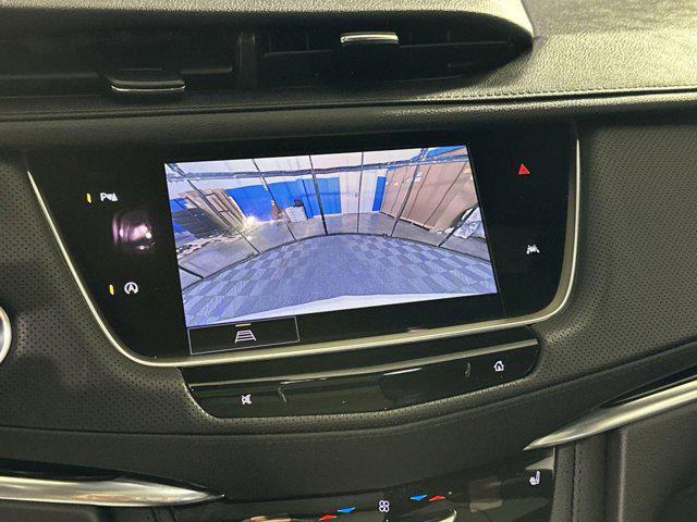 Photo of 2023 Crystal White Tricoat Cadillac XT6