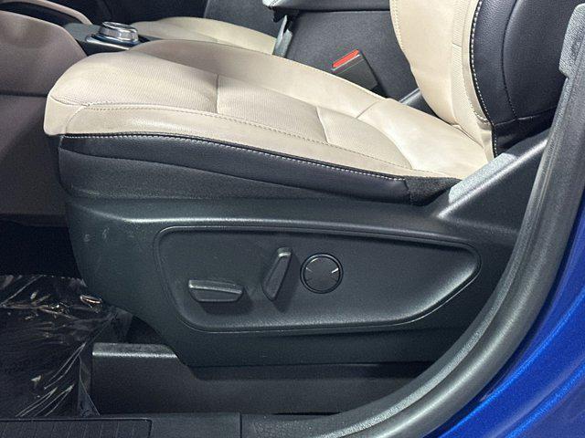 Photo of 2022 ATLAS BLUE METALLIC Ford Escape