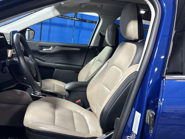 Photo of 2022 ATLAS BLUE METALLIC Ford Escape