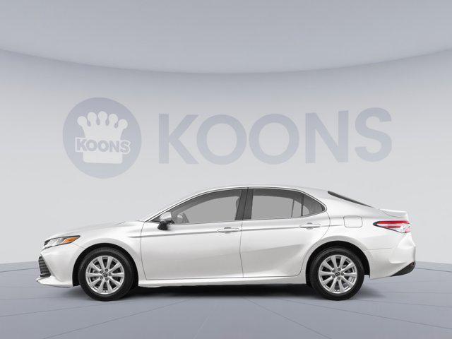Photo of 2018 Super White Toyota Camry