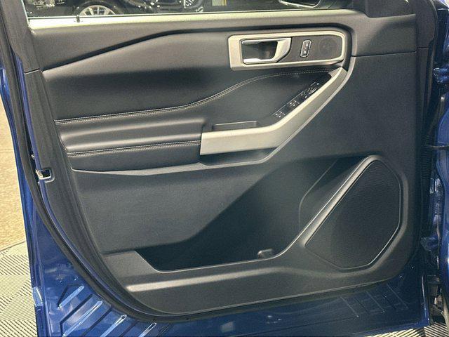 Photo of 2022 ATLAS BLUE METALLIC Ford Explorer