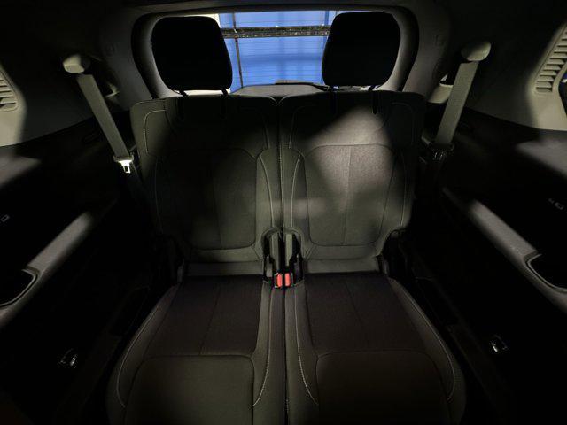Photo of 2022 Diamond Black Crystal Pearlcoat Jeep Grand Cherokee L