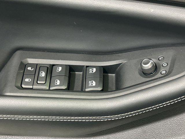 Photo of 2022 Diamond Black Crystal Pearlcoat Jeep Grand Cherokee L
