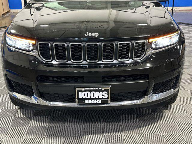 Photo of 2022 Diamond Black Crystal Pearlcoat Jeep Grand Cherokee L