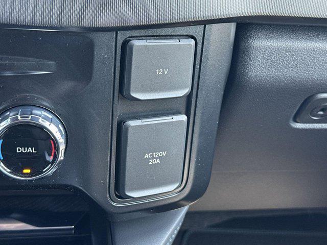 Photo of 2025 Oxford White Ford F-250