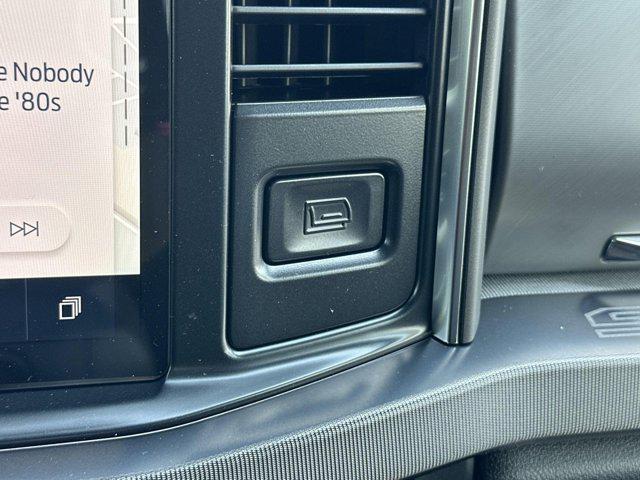Photo of 2025 Oxford White Ford F-250