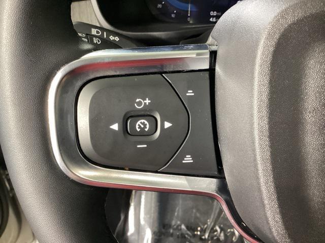 Photo of 2023 Silver Dawn Metallic Volvo XC40