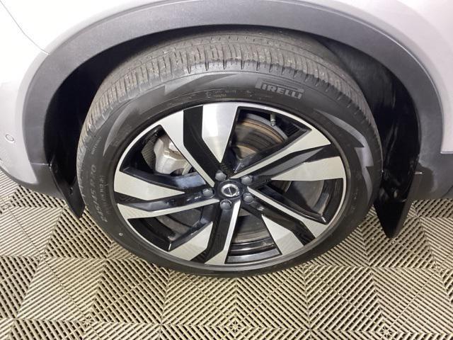 Photo of 2023 Silver Dawn Metallic Volvo XC40