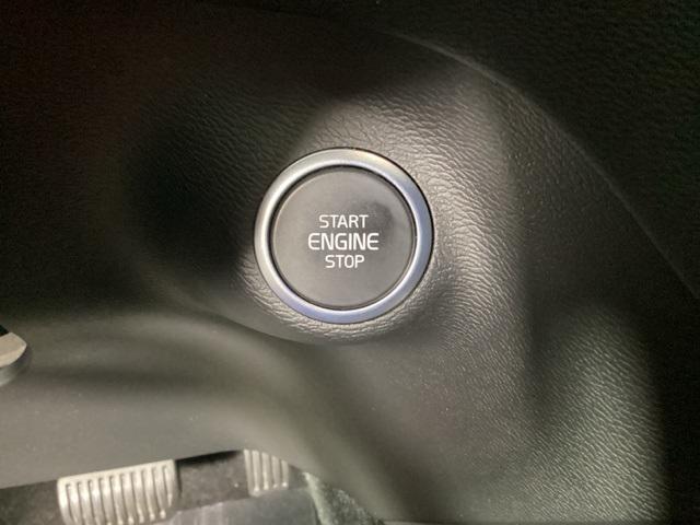 Photo of 2023 Silver Dawn Metallic Volvo XC40