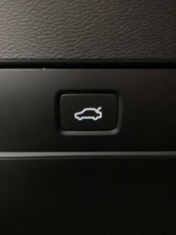 Photo of 2023 Silver Dawn Metallic Volvo XC40