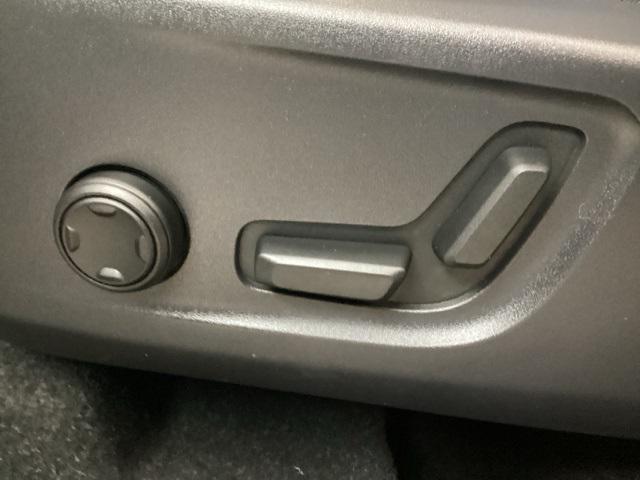 Photo of 2023 Silver Dawn Metallic Volvo XC40
