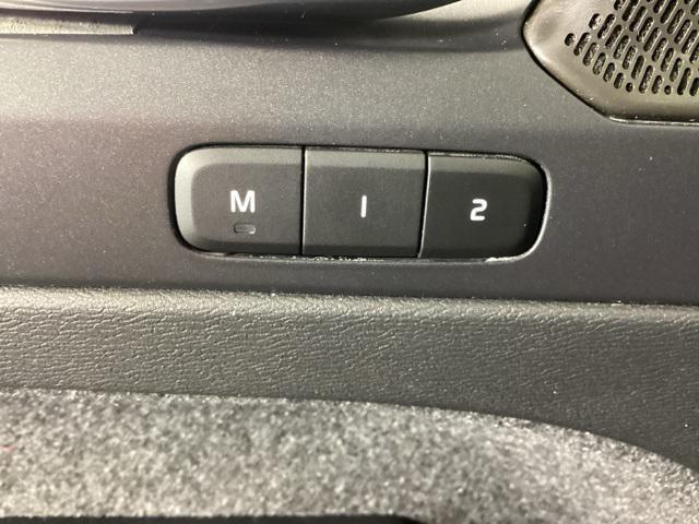 Photo of 2023 Silver Dawn Metallic Volvo XC40