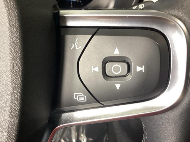 Photo of 2023 Silver Dawn Metallic Volvo XC40