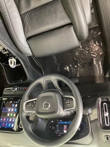 Photo of 2023 Silver Dawn Metallic Volvo XC40