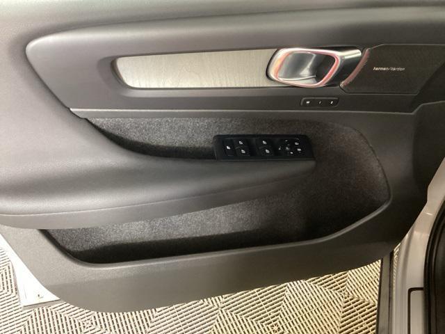 Photo of 2023 Silver Dawn Metallic Volvo XC40