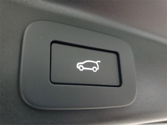 Photo of 2025 White Jaguar F-PACE