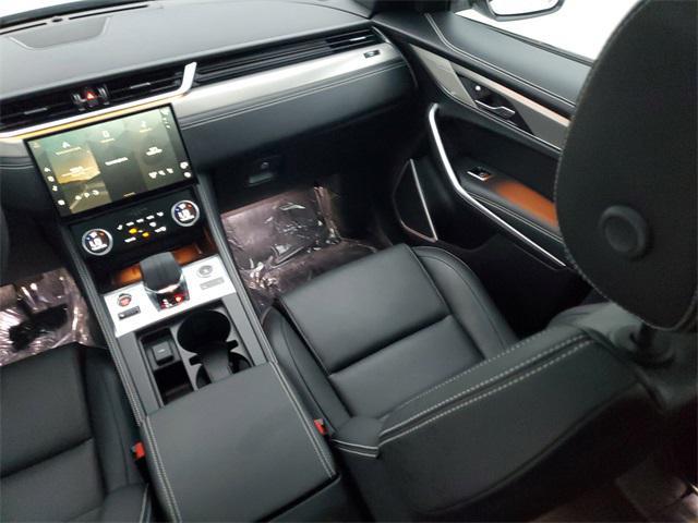 Photo of 2025 White Jaguar F-PACE