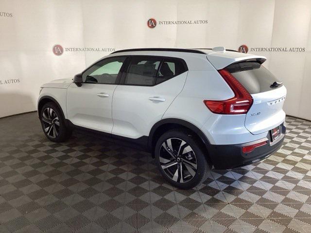 Photo of 2025 Crystal White Pearl Volvo XC40