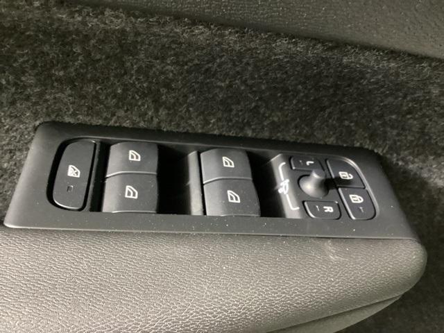 Photo of 2025 Crystal White Pearl Volvo XC40
