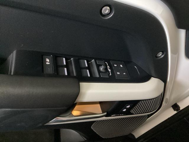 Photo of 2024 Fuji White Land Rover Defender