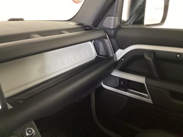 Photo of 2024 Fuji White Land Rover Defender