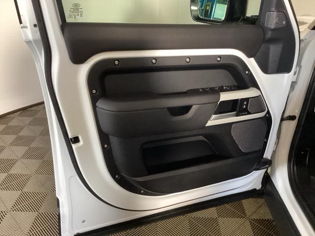 Photo of 2024 Fuji White Land Rover Defender