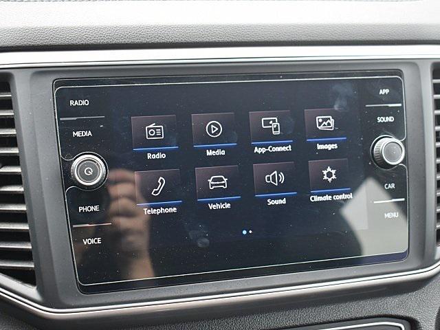Photo of 2019 Reflex Silver Metallic Volkswagen Atlas