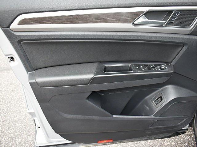Photo of 2019 Reflex Silver Metallic Volkswagen Atlas