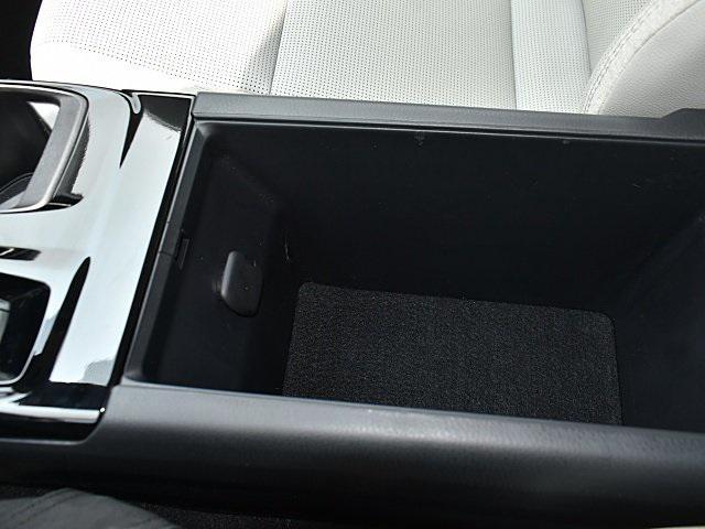 Photo of 2025 Midnight Black Metallic Toyota Camry