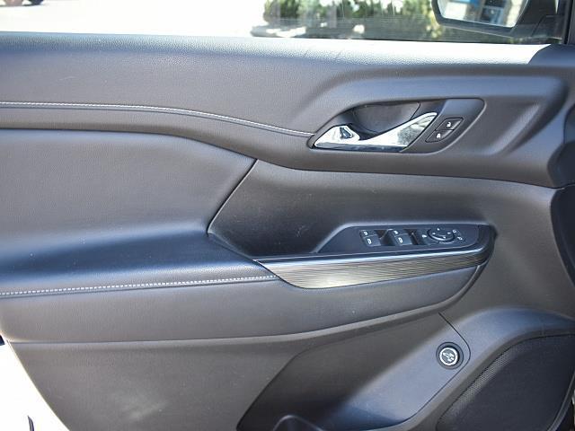 Photo of 2019 White Frost Tricoat GMC Acadia