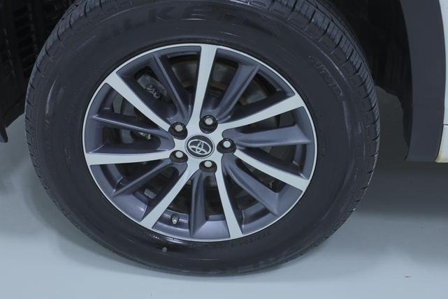 Photo of 2017 Blizzard Pearl Toyota Highlander