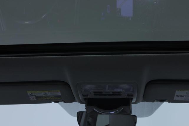 Photo of 2017 Blizzard Pearl Toyota Highlander