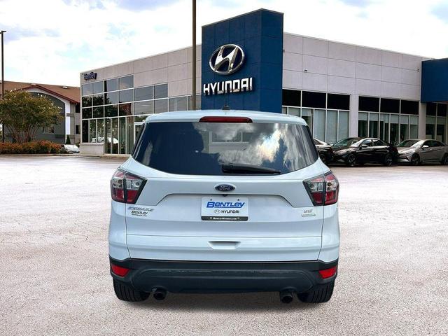 Photo of 2017 Oxford White Ford Escape