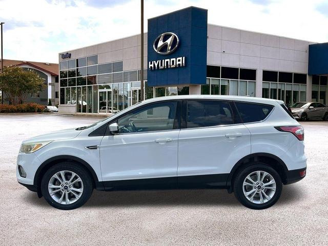 Photo of 2017 Oxford White Ford Escape