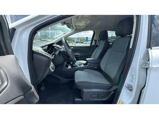 Photo of 2017 Oxford White Ford Escape
